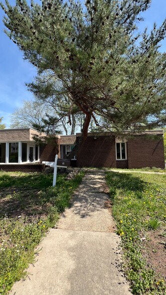 More Photos Of 2 Park Ave, Somerville Office For Sale