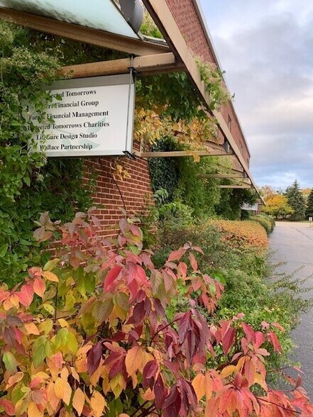 More Photos Of 103 Schelter Rd, Lincolnshire Loft Creative Space For Lease