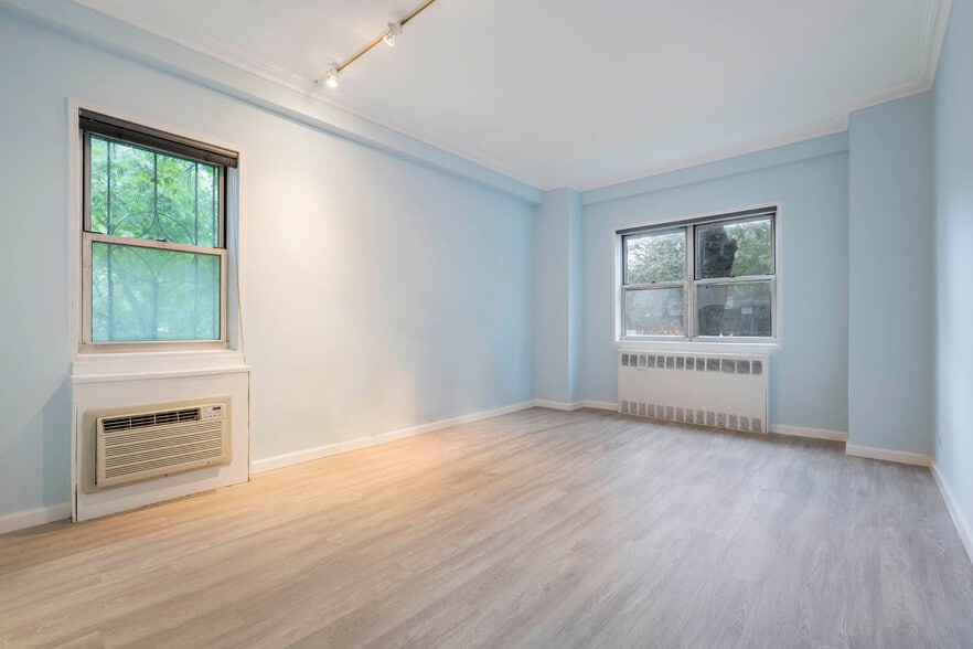 More Photos Of 30 W 60th St, New York Apartments For Sale