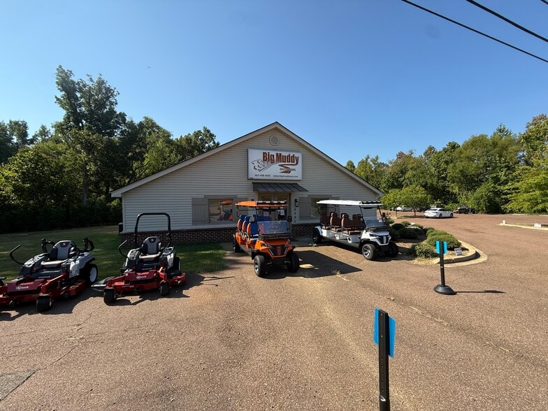Primary Photo Of 6295 Goodman Rd, Olive Branch Freestanding For Sale
