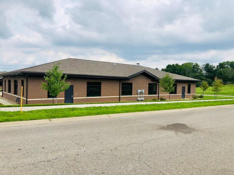 More Photos Of 136 Westwood Blvd, Columbus Office For Lease