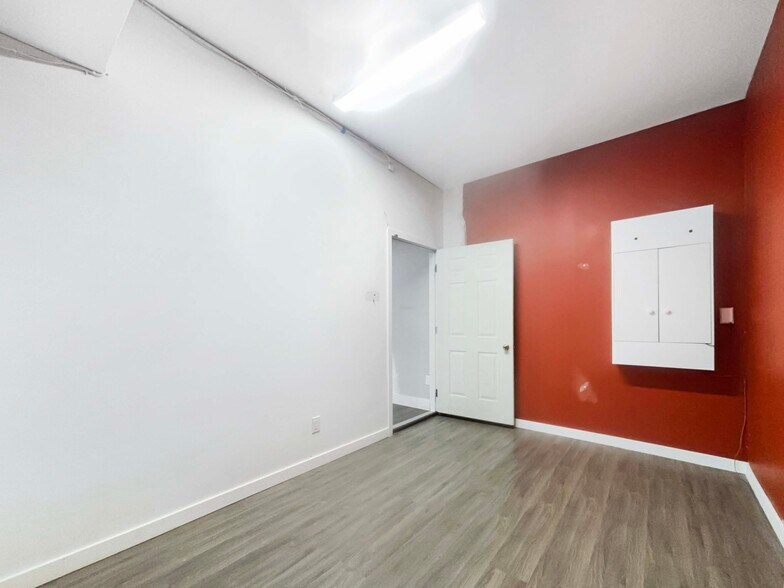 More Photos Of 59 Dalhousie St, Brantford Storefront For Lease