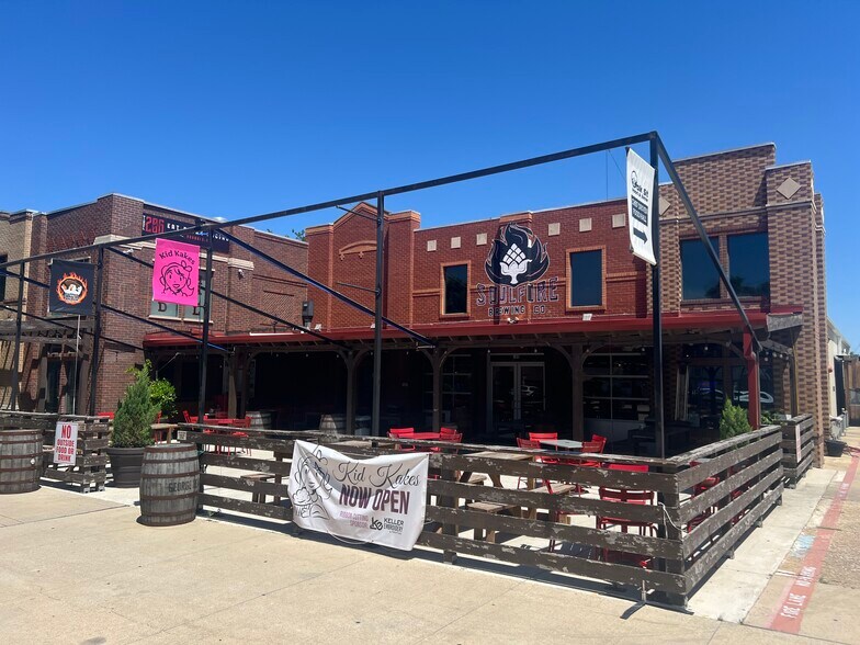 More Photos Of 206 N Oak St, Roanoke Restaurant For Sale