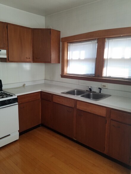 More Photos Of 1942 Elmwood Ave, Berwyn Apartments For Sale