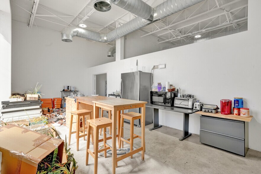 More Photos Of 1820 NE 146th St, Miami Manufacturing For Lease