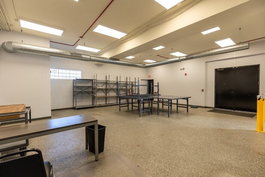 More Photos Of 9300 W Ogden Ave, Brookfield Office For Lease