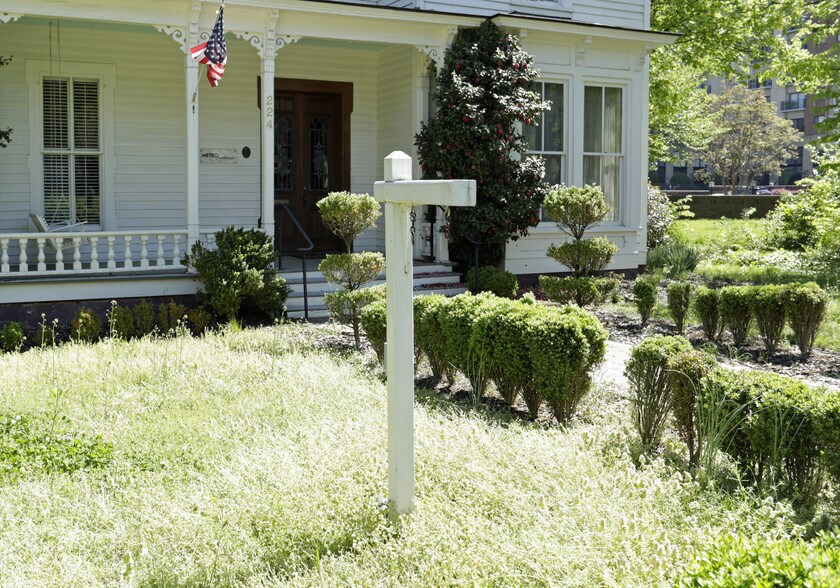 More Photos Of 224 W 10th St, Charlotte Restaurant For Sale