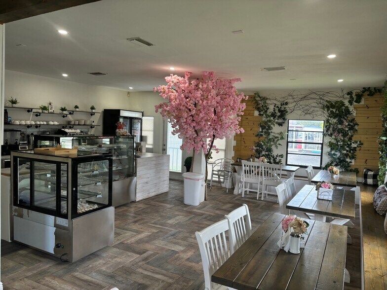 More Photos Of 3737 Manatee Ave, Bradenton Freestanding For Sale