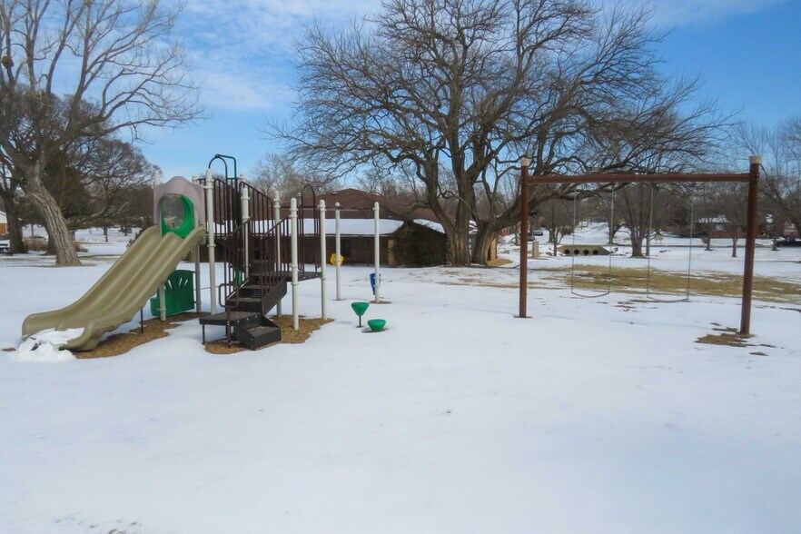 More Photos Of 1245 S Fabrique Dr, Wichita Flex For Sale