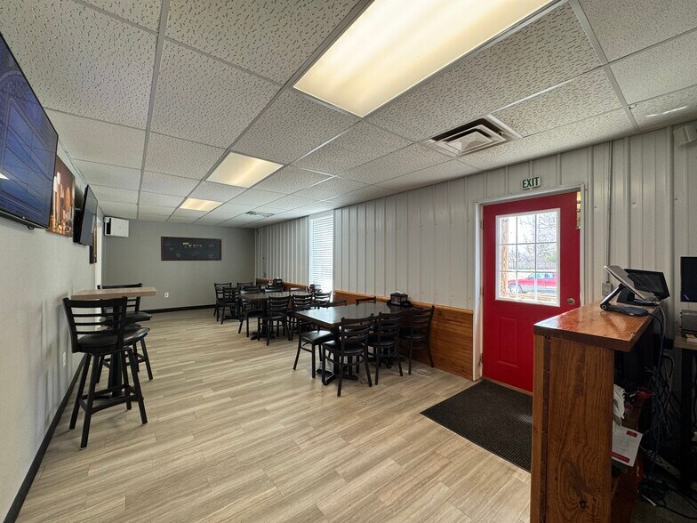 More Photos Of 18 N 4th St, Gosport Storefront Retail Office For Sale