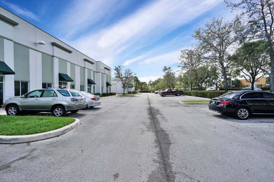 More Photos Of 2743-2761 NW 19th St, Pompano Beach Warehouse For Lease