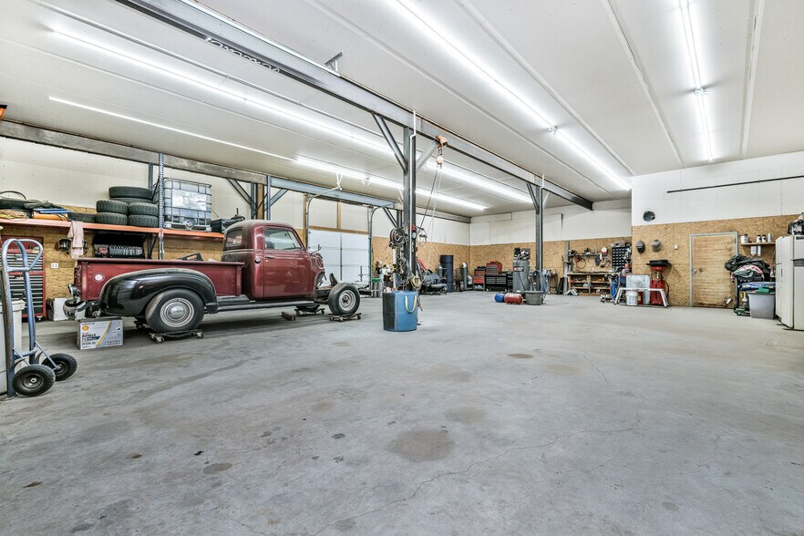 More Photos Of 11616 Tanglewood Rd, Amarillo Office For Sale