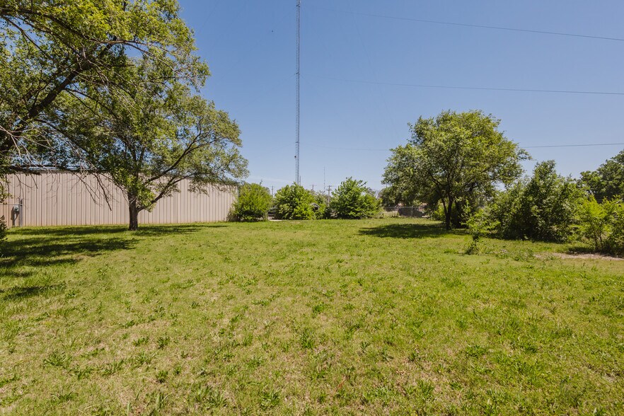 More Photos Of 2555 N Market St, Wichita Auto Repair For Sale