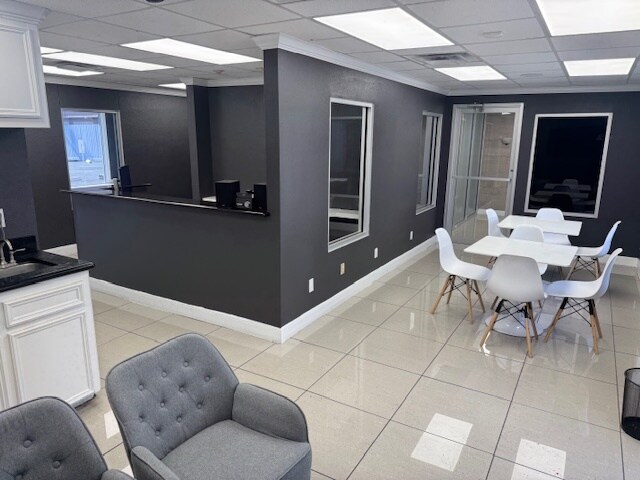 More Photos Of 5712 Southwest Fwy, Houston Auto Dealership For Lease