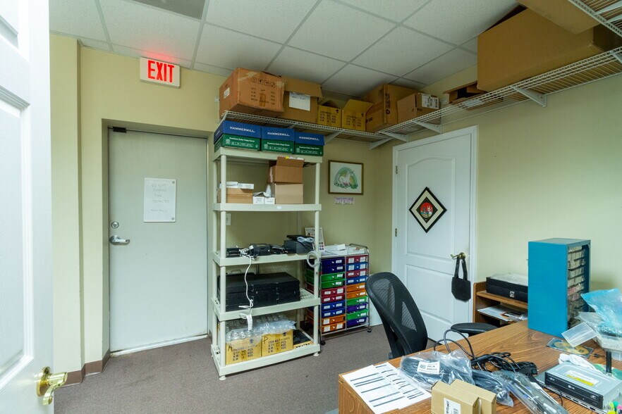 More Photos Of 94 E Crogan St, Lawrenceville Office For Lease