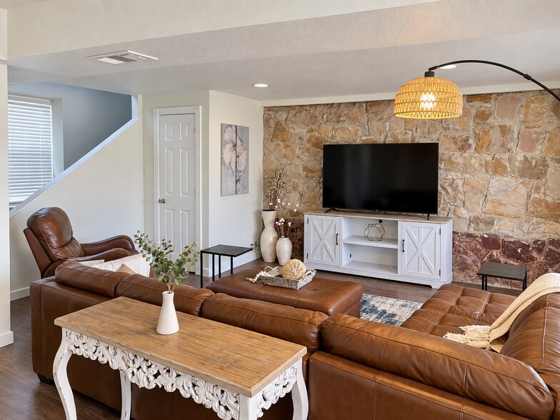 More Photos Of 112 US-290, Ledbetter Hospitality For Sale