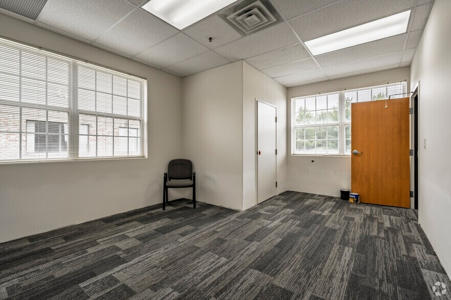 More Photos Of 8161 Executive Ct, Lansing Medical For Lease