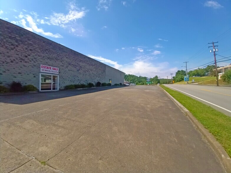 More Photos Of 1489 Milford St S, Clarksburg Office For Lease