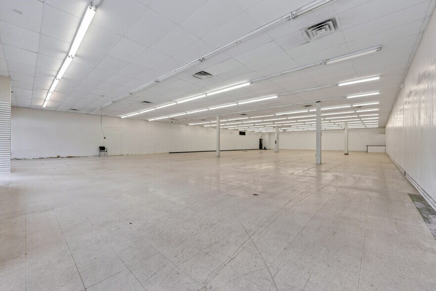More Photos Of 1006 E Colby St, Whitehall Storefront Retail Office For Sale