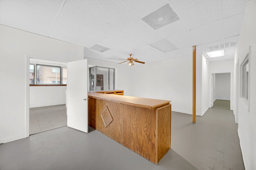 More Photos Of 2201 W Roosevelt Rd, Broadview Office For Sale