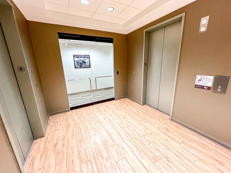 More Photos Of 500 W Illinois Ave, Midland Office For Lease