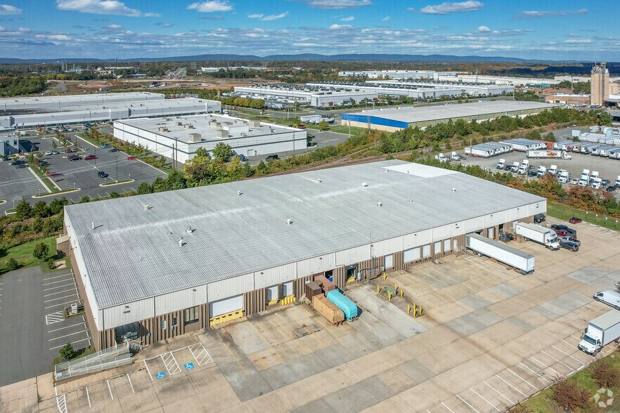 More Photos Of 7890 Notes Dr, Manassas Warehouse For Lease