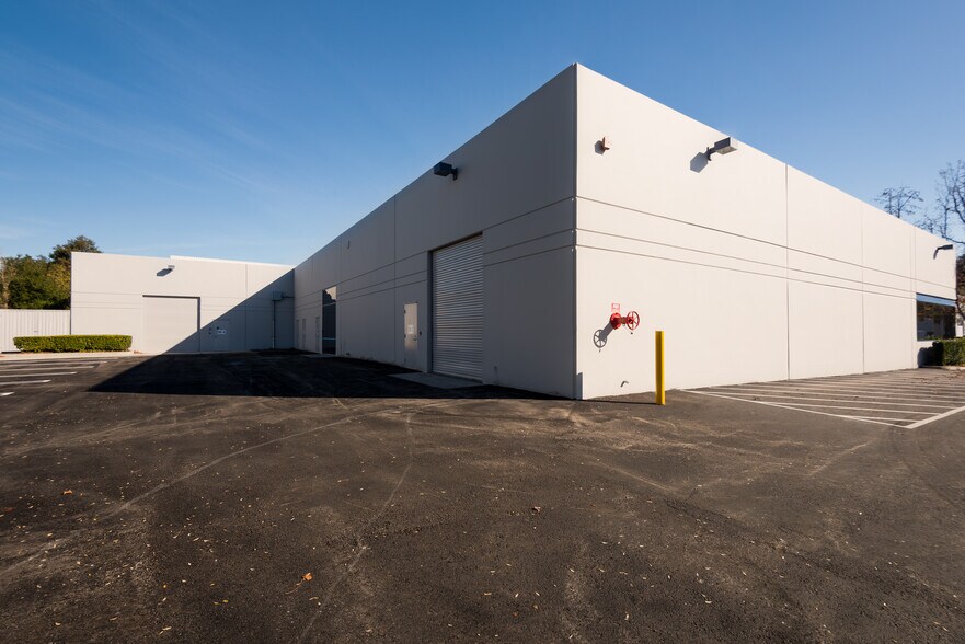 More Photos Of 94 W Cochran St, Simi Valley Research And Development For Sale