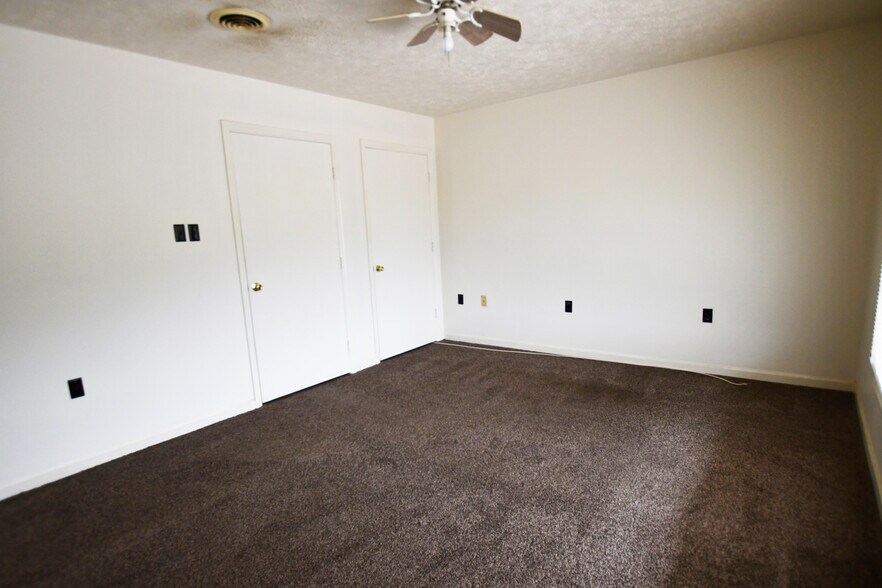 More Photos Of 727 River Dr, Irvine Apartments For Sale