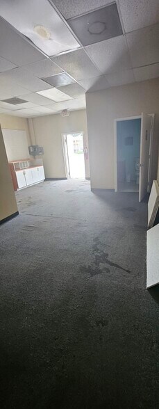 More Photos Of 14100 US Highway 19 N, Clearwater Storefront For Lease