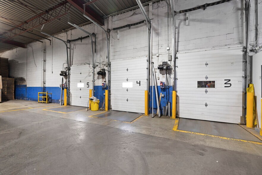 More Photos Of 2945 Boul Lemire, Drummondville Manufacturing For Sale