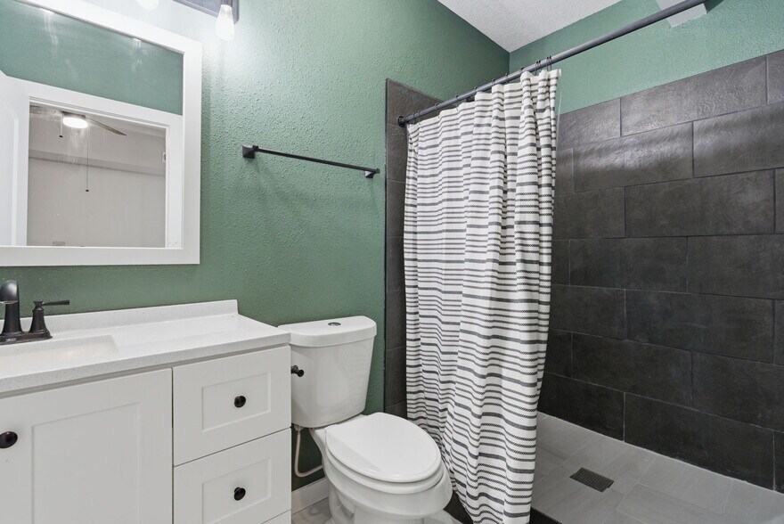 More Photos Of 302 N Main St, Newton Office Residential For Sale