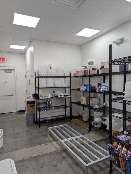 More Photos Of 13123 State Line Rd, Kansas City General Retail For Lease