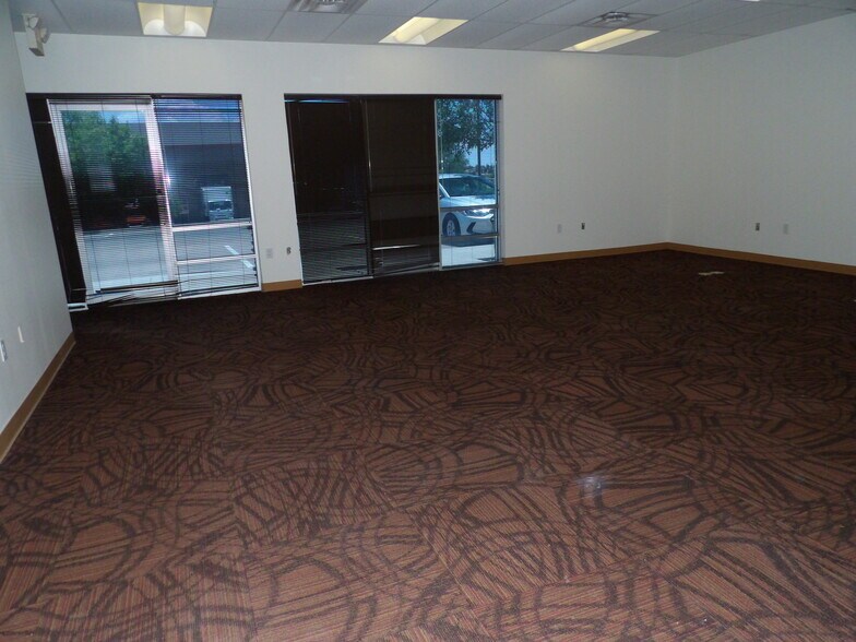 More Photos Of 11500 Pellicano Dr, El Paso Showroom For Sale