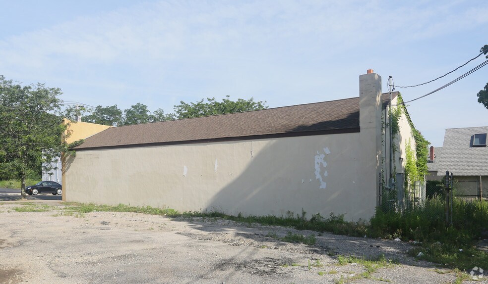 Primary Photo Of 99 Carleton Ave, Islip Terrace General Retail For Sale