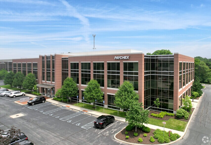 More Photos Of 8335 Keystone Crossing, Indianapolis Office For Lease