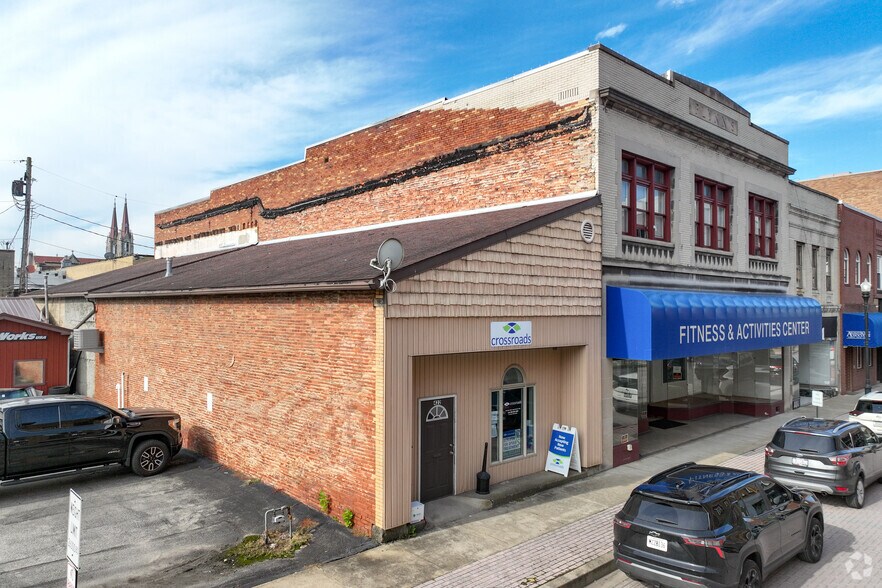 More Photos Of 422 Ford St, Ford City Office For Sale
