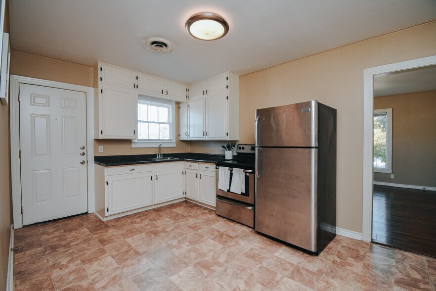 More Photos Of 1503 E Virginia Ave, Victoria Apartments For Sale