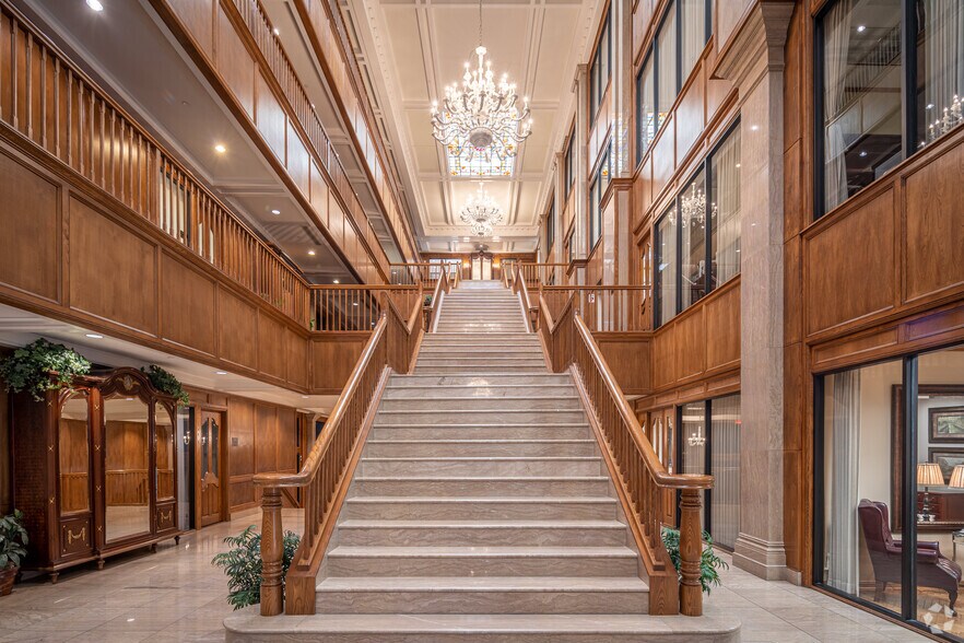 More Photos Of 952 Echo Ln, Houston Office For Lease