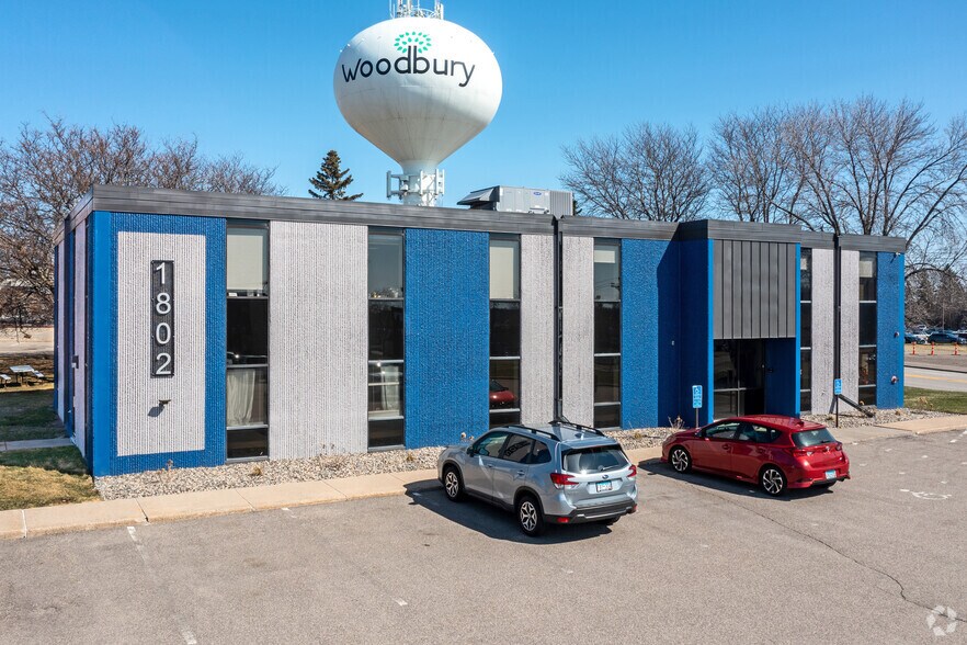 More Photos Of 1800 Wooddale Dr, Woodbury Unknown For Lease