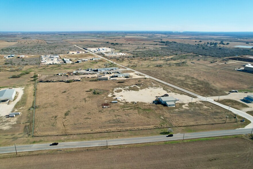 More Photos Of 101 Rancho Grande, Floresville Service For Sale