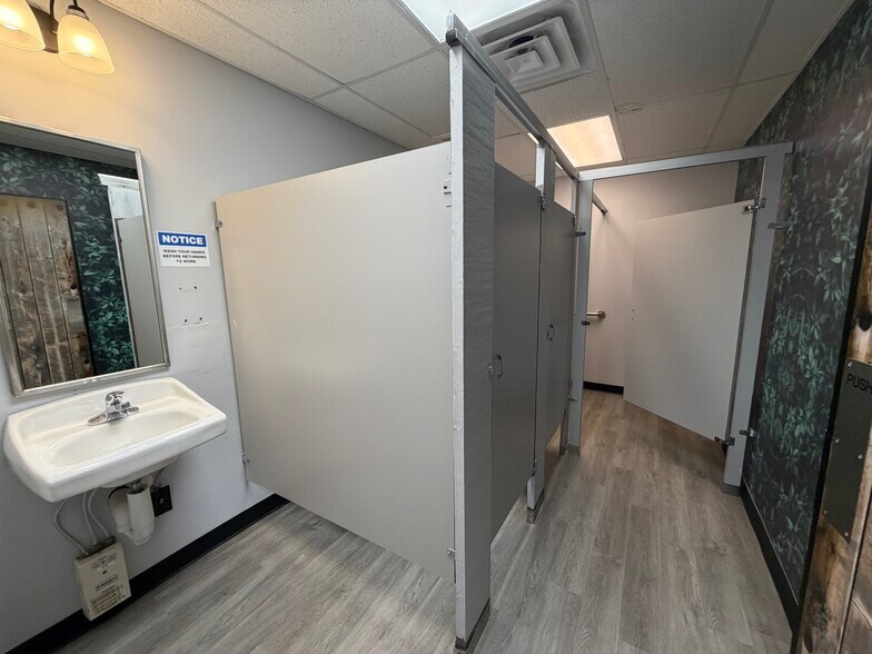 More Photos Of 139 New Hope Rd, Lawrenceville Warehouse For Sale