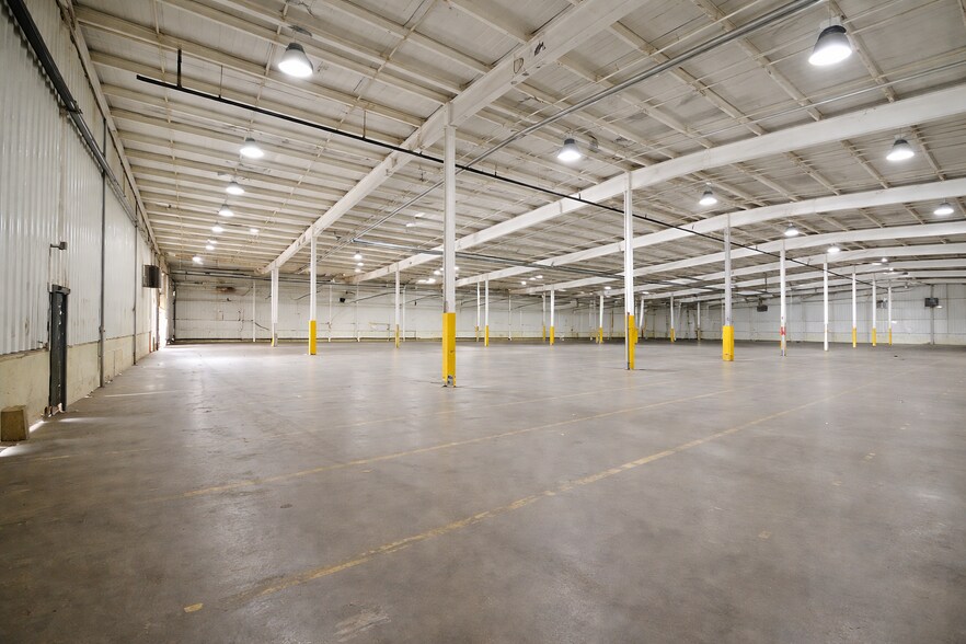 More Photos Of 1631 Dove St, Port Huron Warehouse For Lease