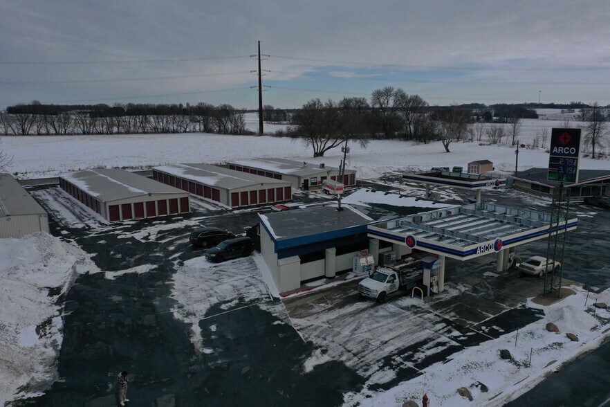 More Photos Of 23450 Emery Ave, Hampton Convenience Store For Sale