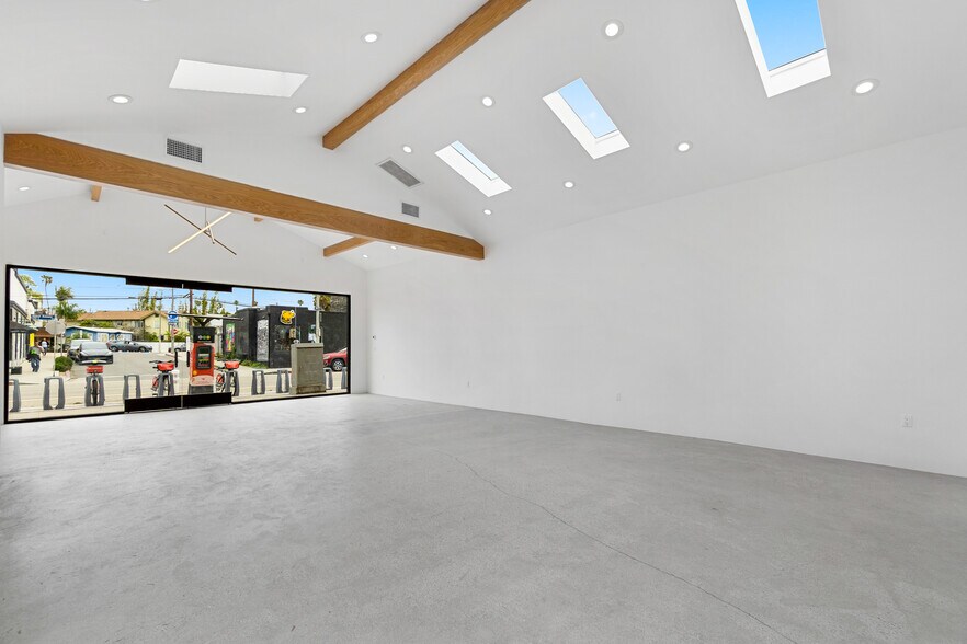 More Photos Of 1222 Abbot Kinney, Venice Storefront For Lease