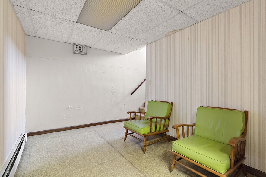 More Photos Of 101 S Main St, Pine Island General Retail For Sale