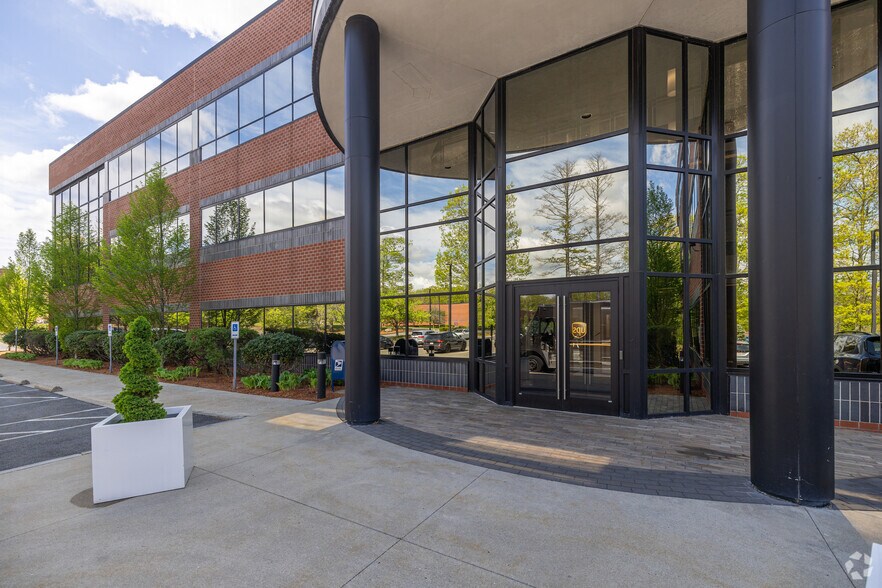 More Photos Of 1 Highwood Dr, Tewksbury Office For Lease