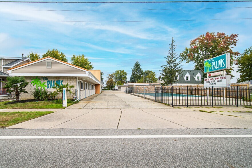 Primary Photo Of 5225 Old Lake Rd, Geneva Hotel For Sale