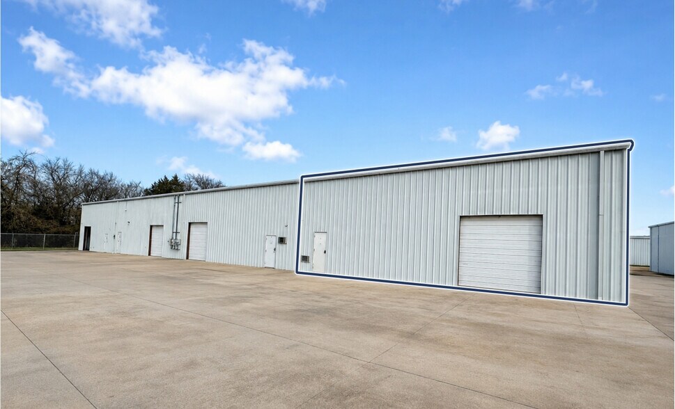 More Photos Of 1280 W Sunchase Ct, Fayetteville Warehouse For Lease