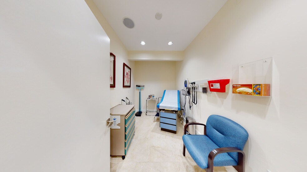 More Photos Of 235 W 49th St, Hialeah Medical For Sale