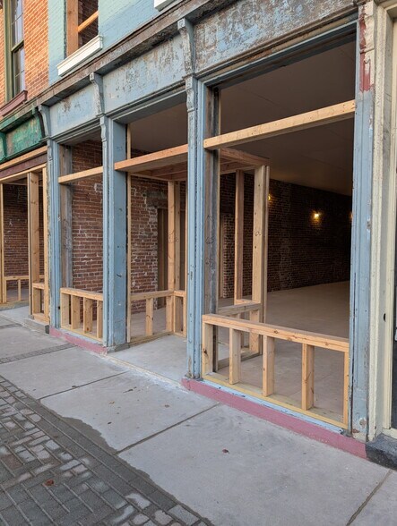 More Photos Of 12 S Market St, Troy Storefront Retail Office For Lease